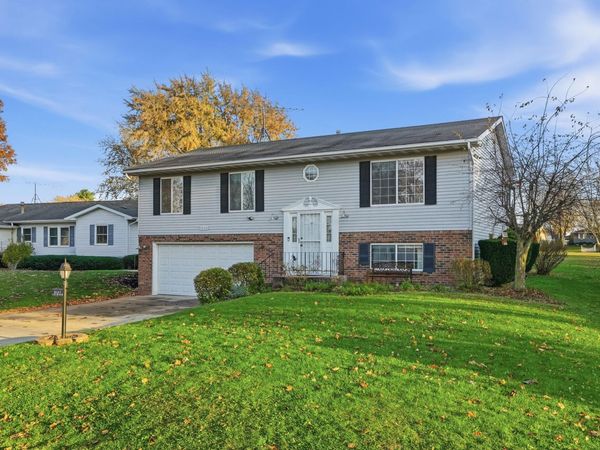 4142 Augusta Drive, Crown Point, IN 46307