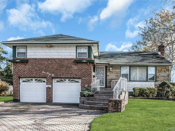 946 Bard Road, Westbury, NY 11590