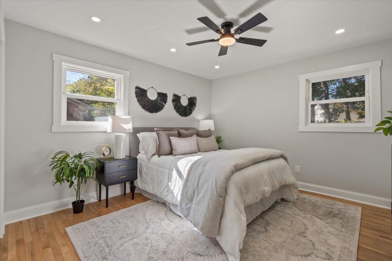 21 Pratt Street Photo 11