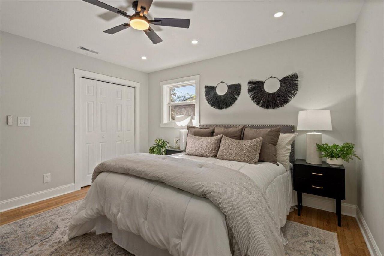 21 Pratt Street Photo 12