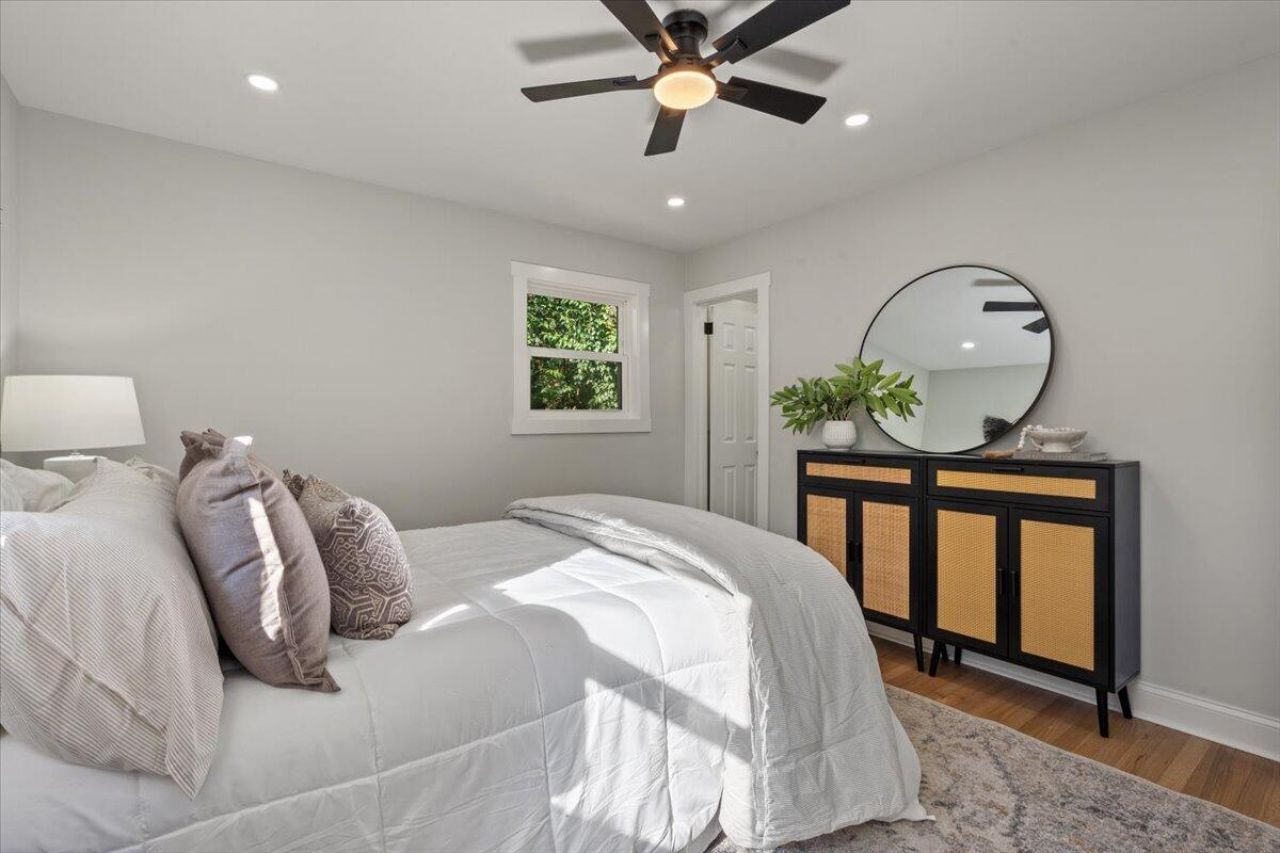 21 Pratt Street Photo 13