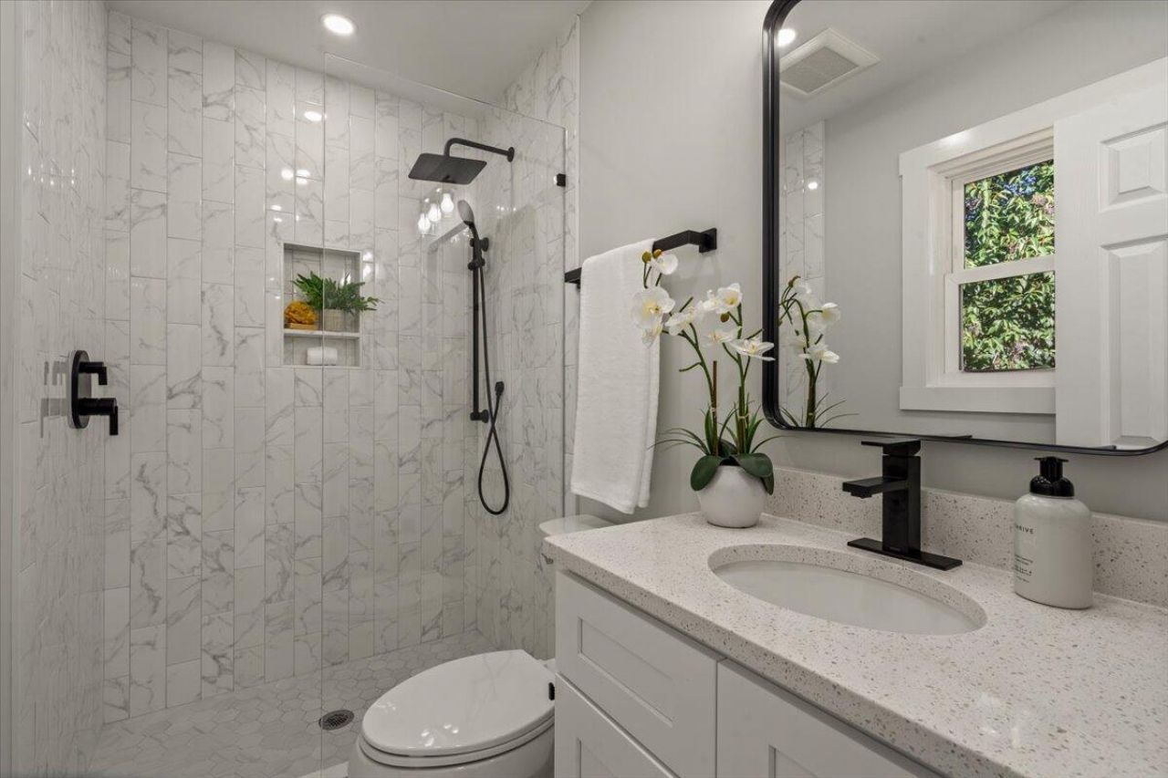 21 Pratt Street Photo 15