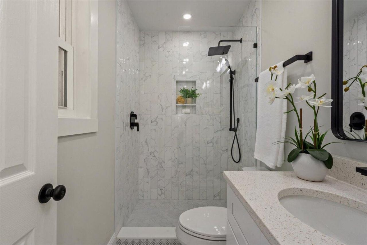 21 Pratt Street Photo 16