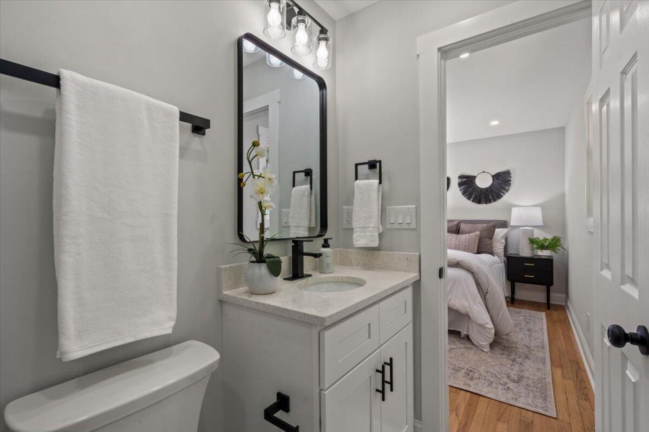 21 Pratt Street Photo 17