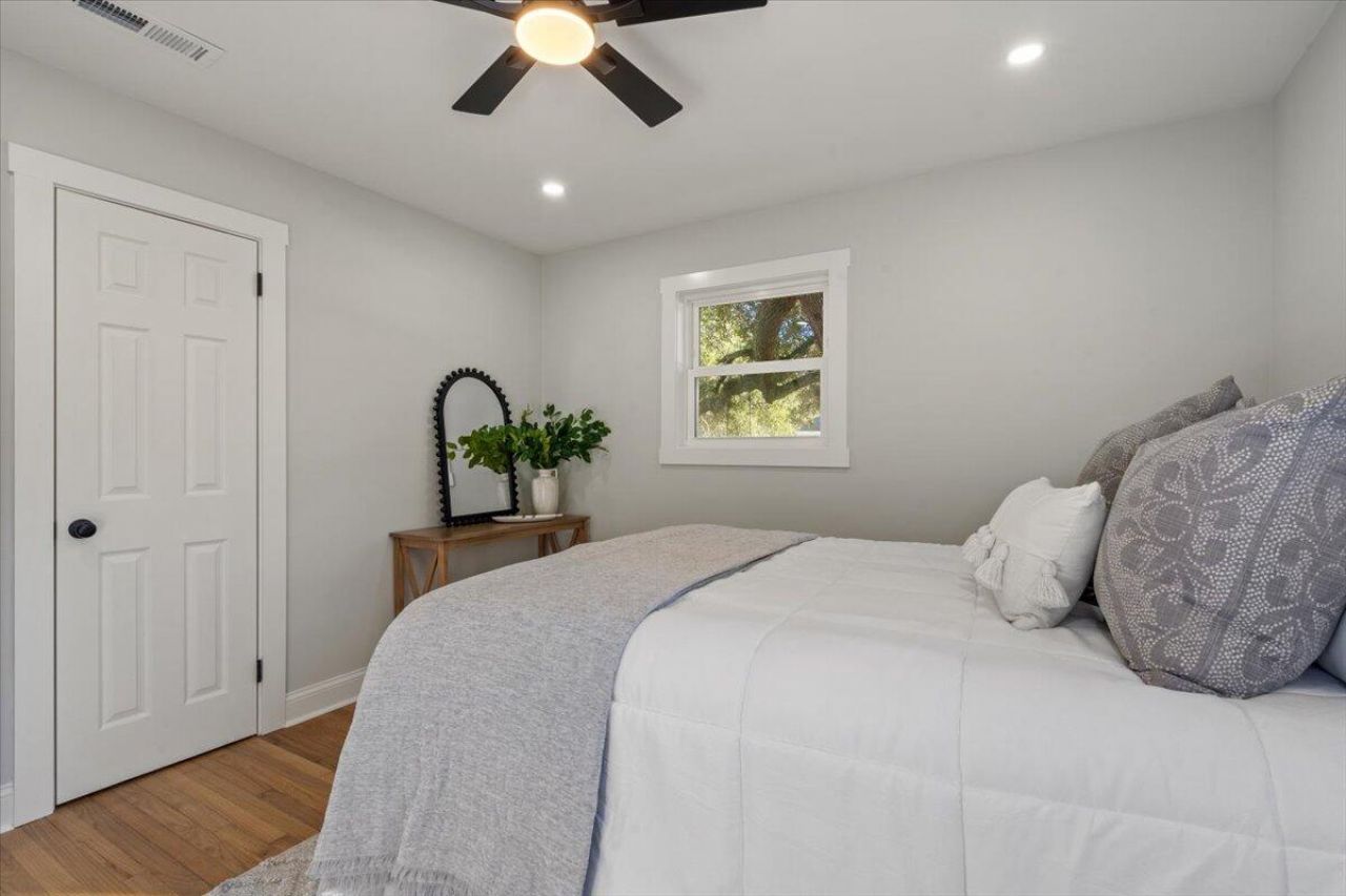 21 Pratt Street Photo 19