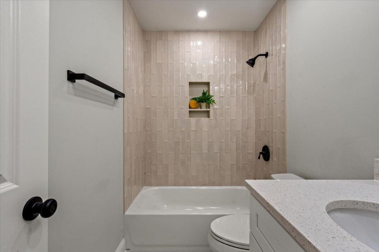 21 Pratt Street Photo 21