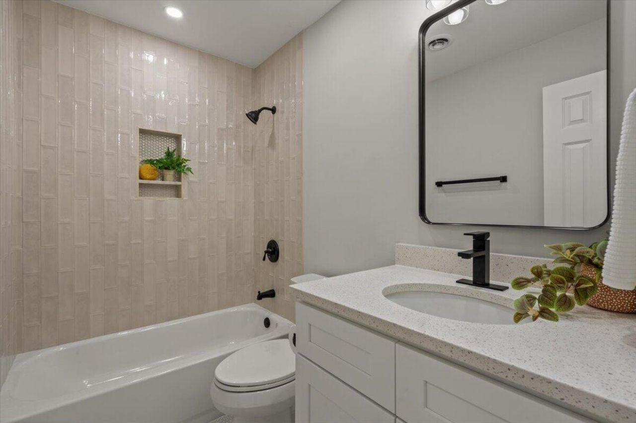 21 Pratt Street Photo 22