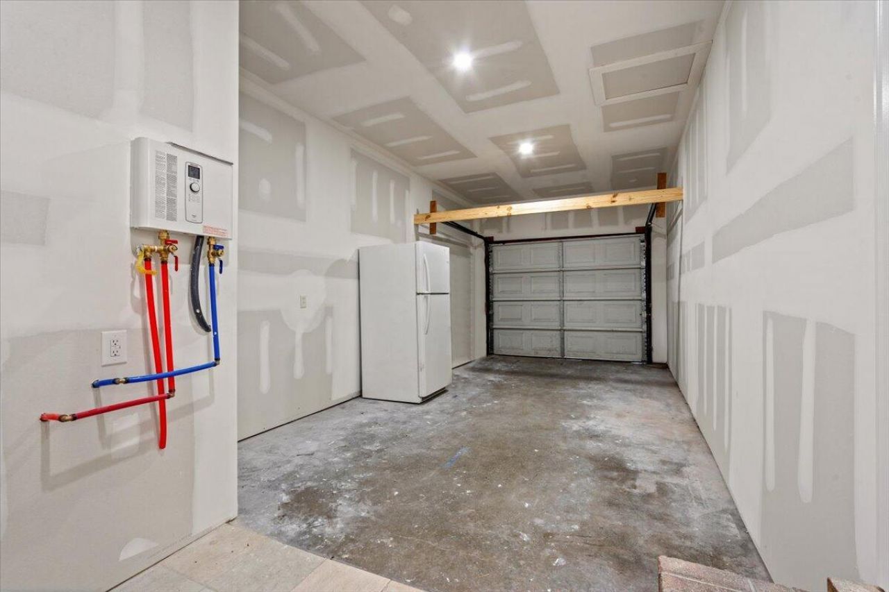 21 Pratt Street Photo 27