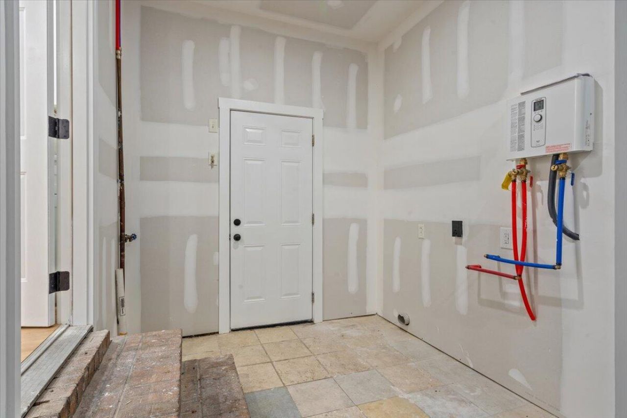 21 Pratt Street Photo 28