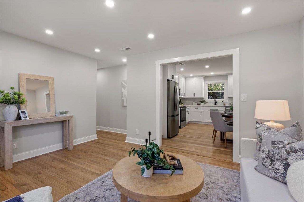 21 Pratt Street Photo 6