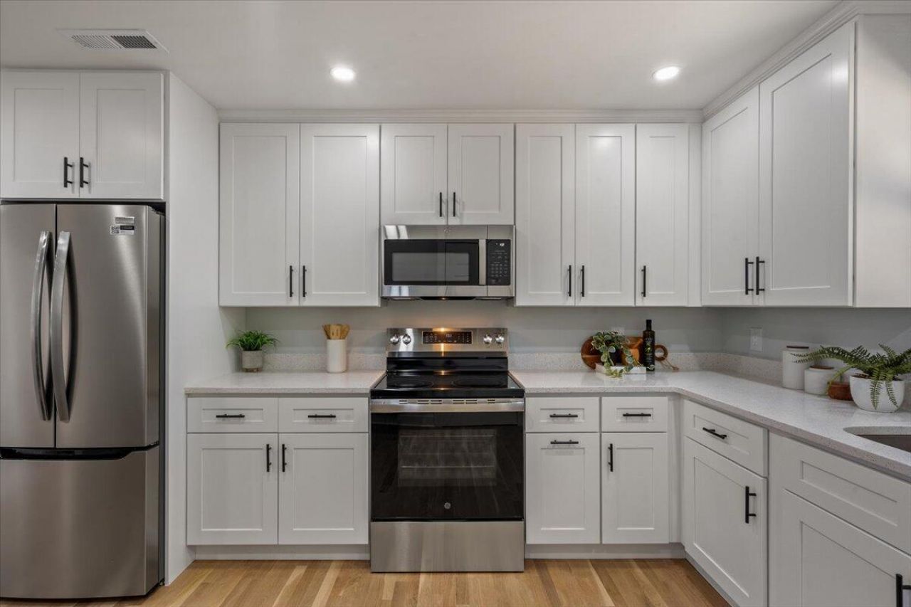 21 Pratt Street Photo 8