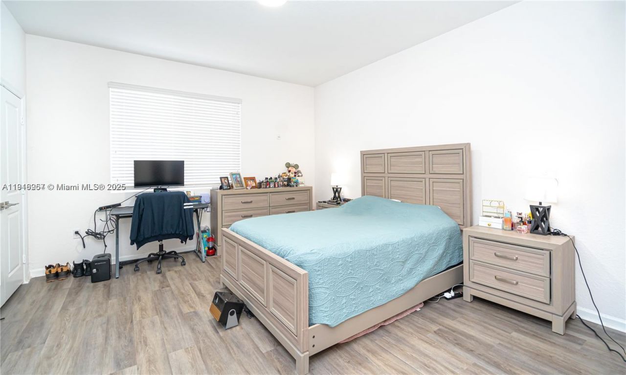 2820 NW 180th St, Miami Gardens, FL 33056 Photo