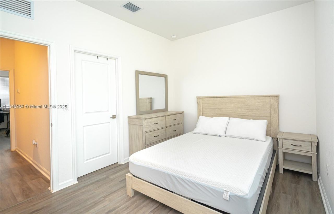 2820 NW 180th St, Miami Gardens, FL 33056 Photo