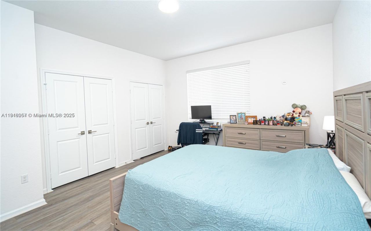 2820 NW 180th St, Miami Gardens, FL 33056 Photo