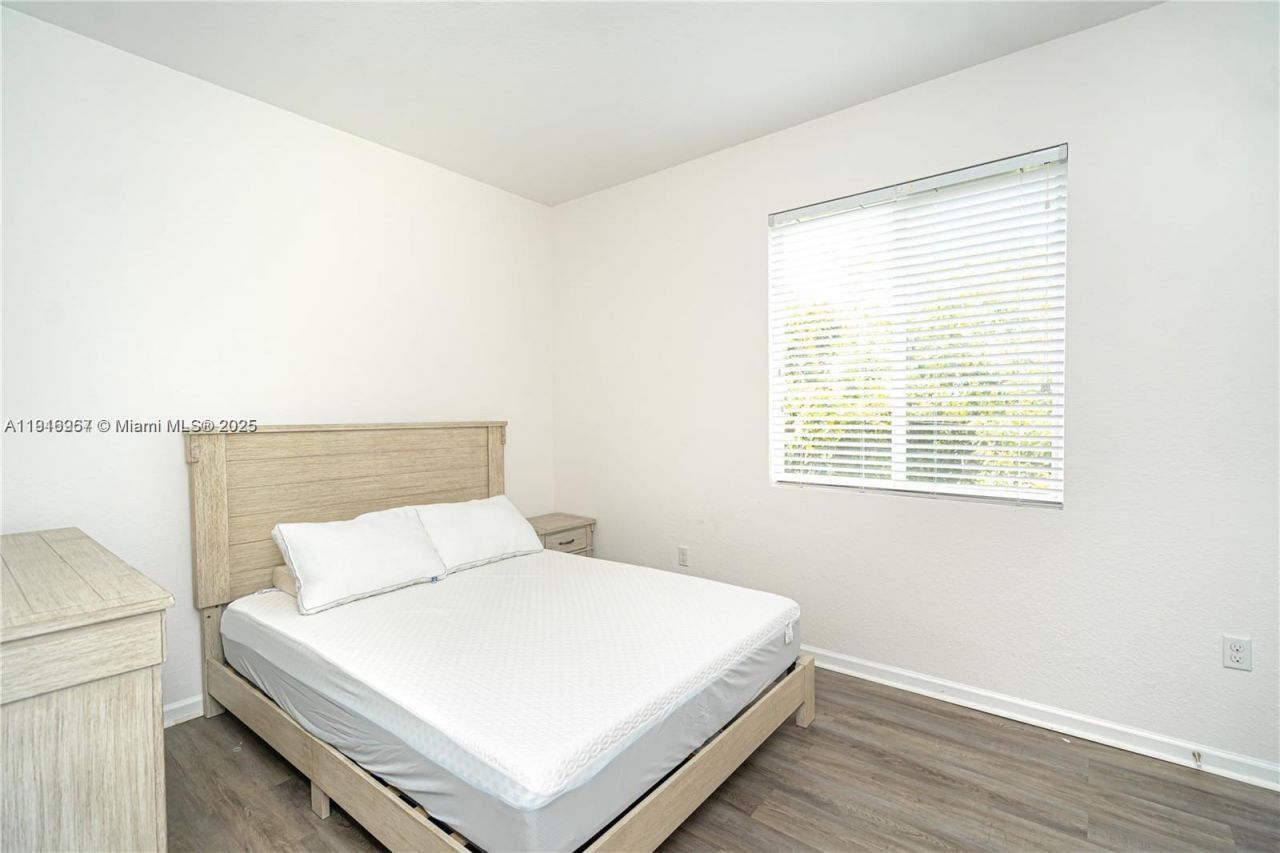 2820 NW 180th St, Miami Gardens, FL 33056 Photo