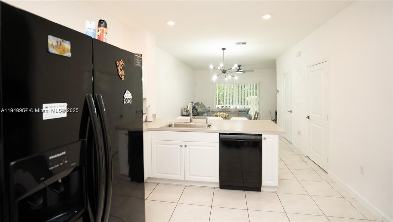 2820 NW 180th St, Miami Gardens, FL 33056 Photo