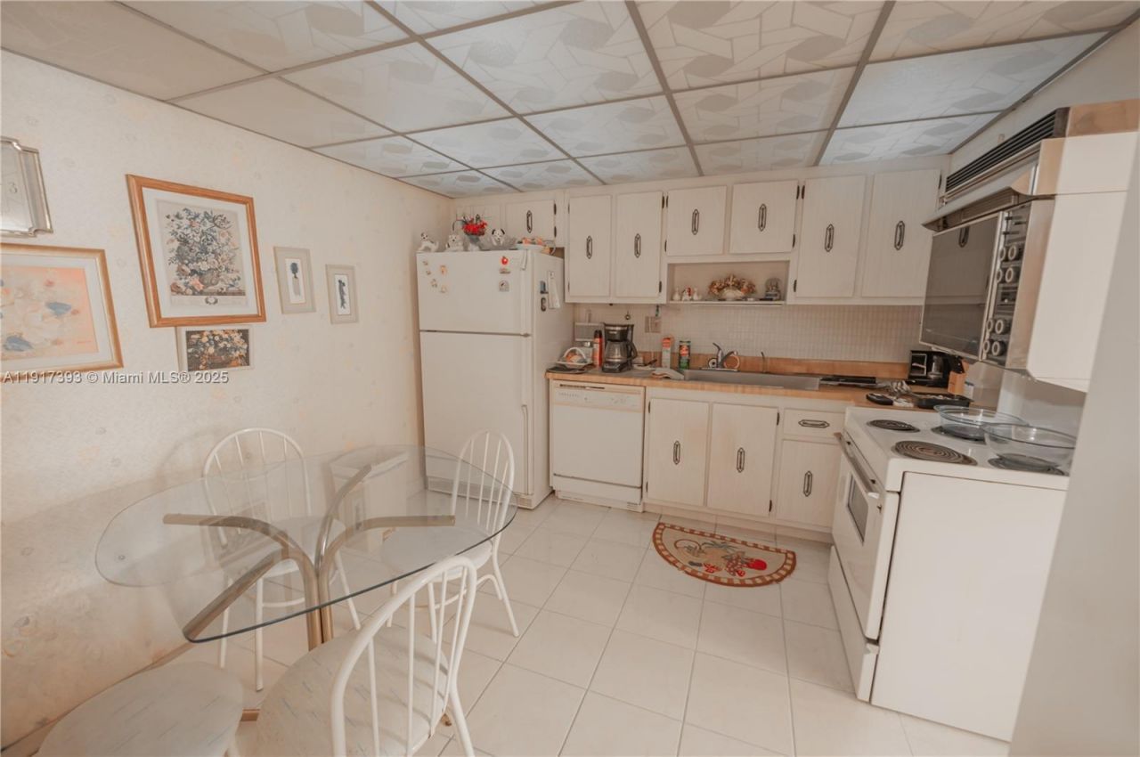 301 174th St, Unit 309, Sunny Isles Beach, FL 33160 Photo