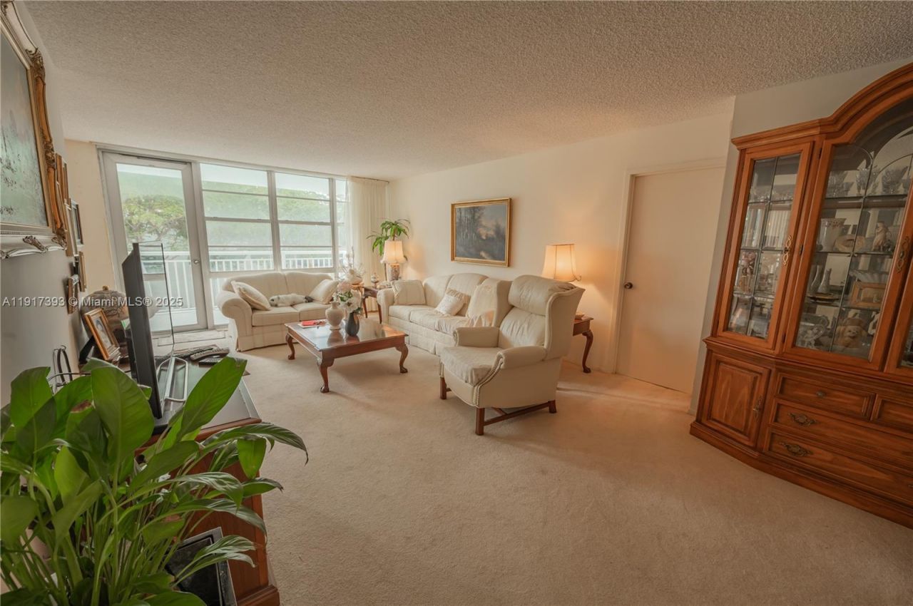 301 174th St, Unit 309, Sunny Isles Beach, FL 33160 Photo