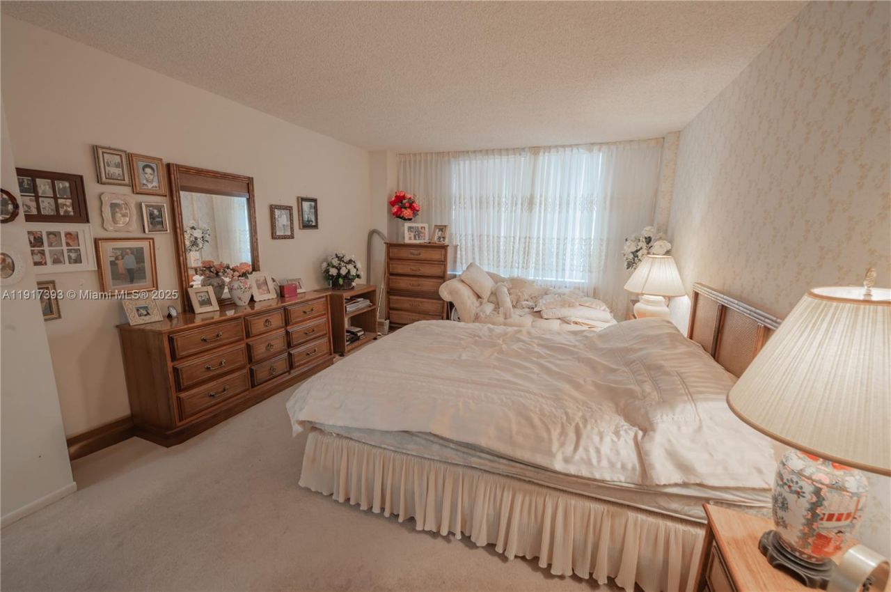 301 174th St, Unit 309, Sunny Isles Beach, FL 33160 Photo