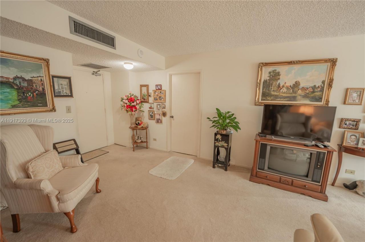 301 174th St, Unit 309, Sunny Isles Beach, FL 33160 Photo
