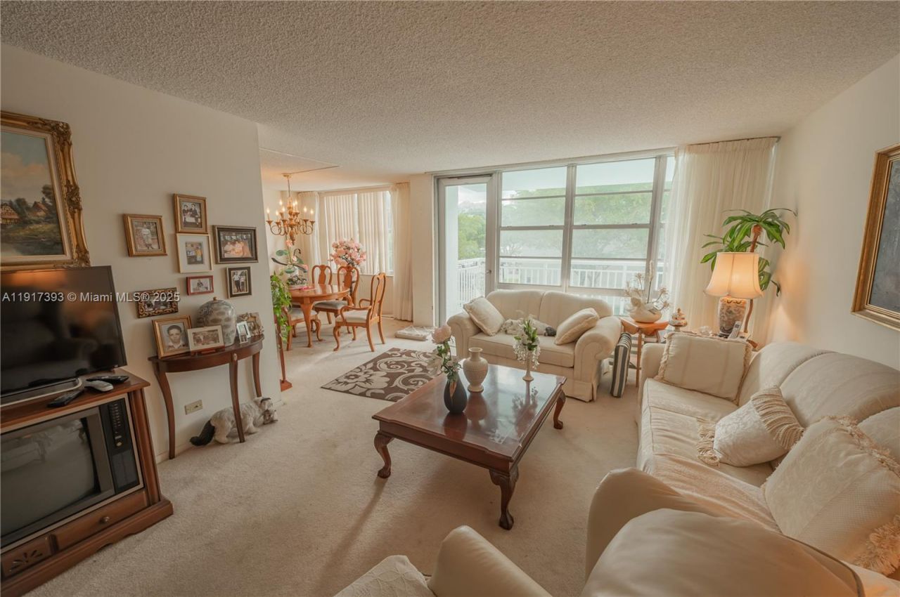 301 174th St, Unit 309, Sunny Isles Beach, FL 33160 Photo