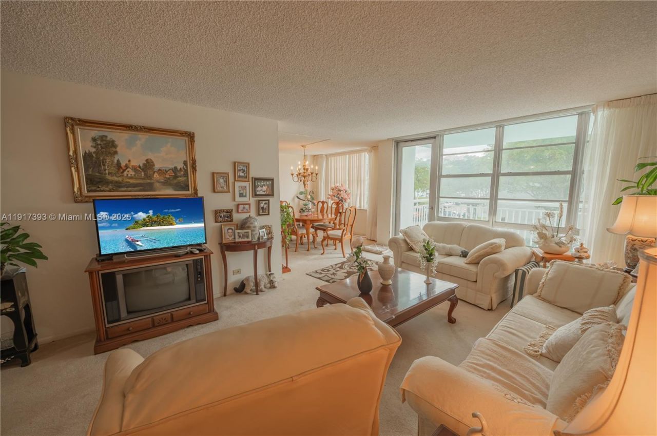 301 174th St, Unit 309, Sunny Isles Beach, FL 33160 Photo