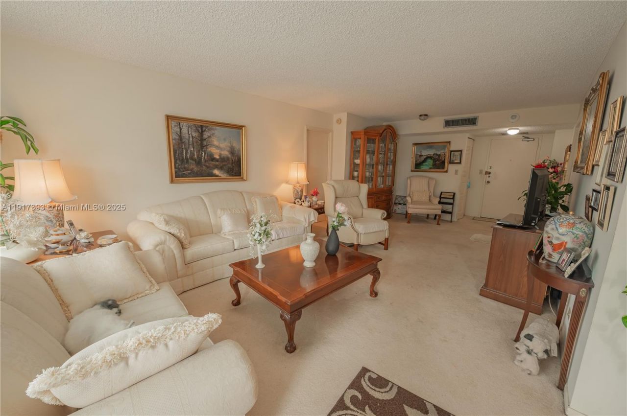 301 174th St, Unit 309, Sunny Isles Beach, FL 33160 Photo
