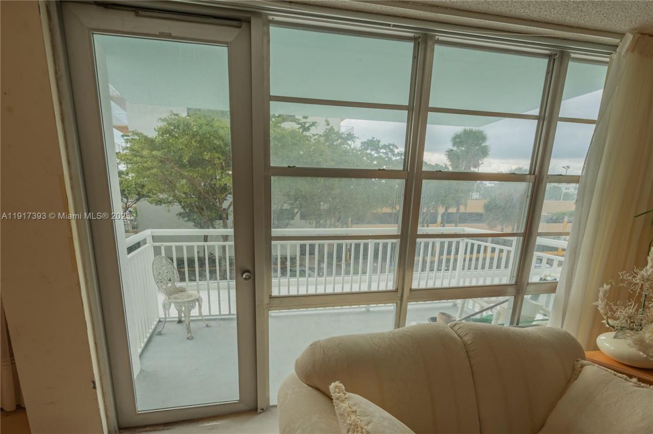 301 174th St, Unit 309, Sunny Isles Beach, FL 33160 Photo