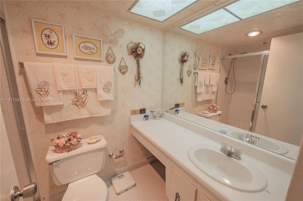 301 174th St, Unit 309, Sunny Isles Beach, FL 33160 Photo