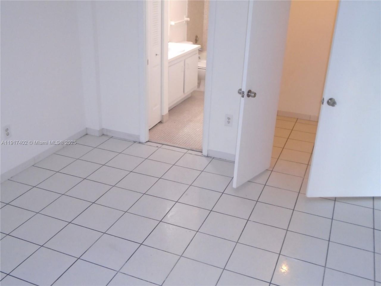 4174 Inverrary Dr, Unit 1004, Lauderhill, FL 33319 Photo