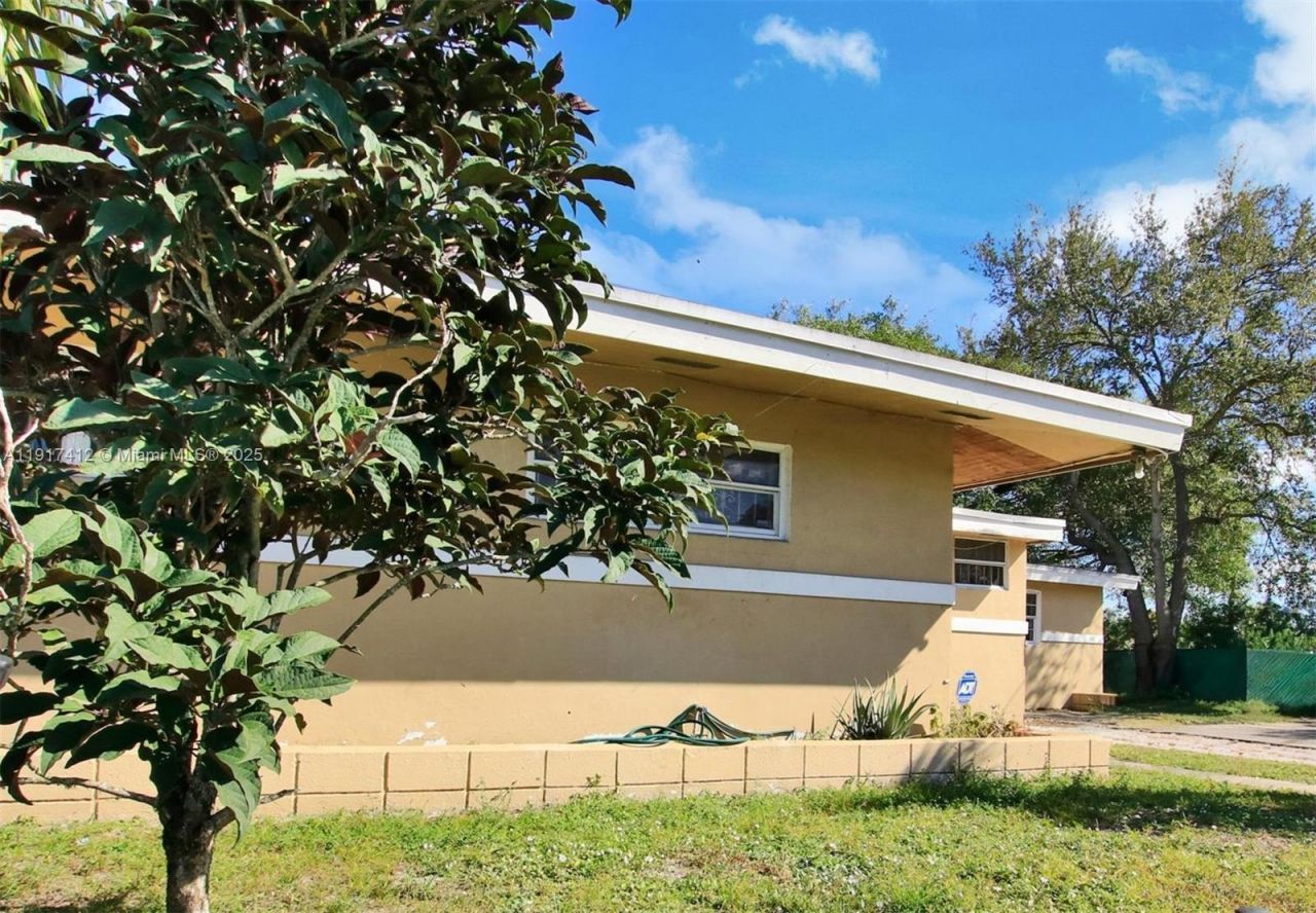 18701 NW 39th Ct, Miami Gardens, FL 33055 Photo