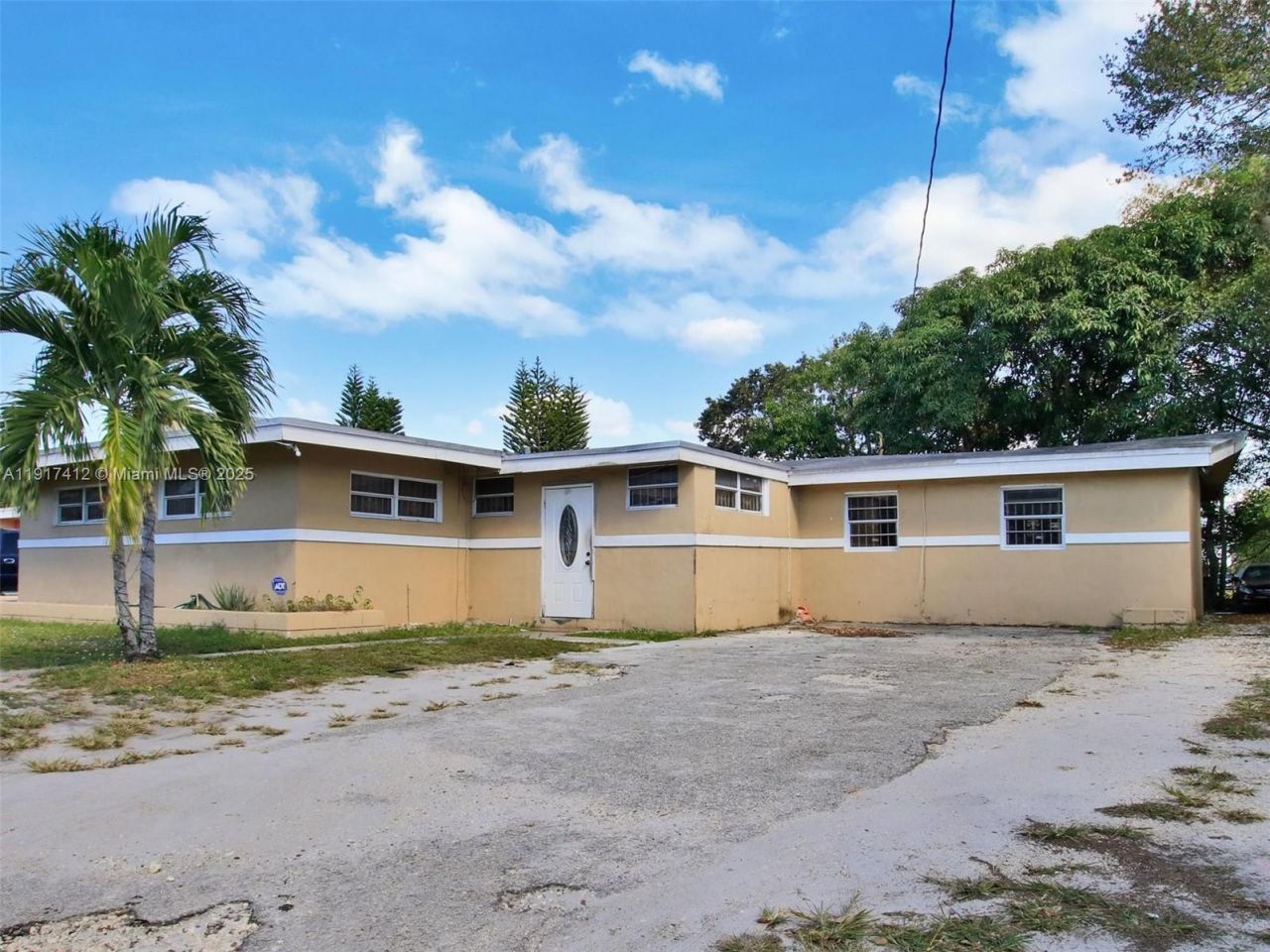 18701 NW 39th Ct, Miami Gardens, FL 33055 Photo