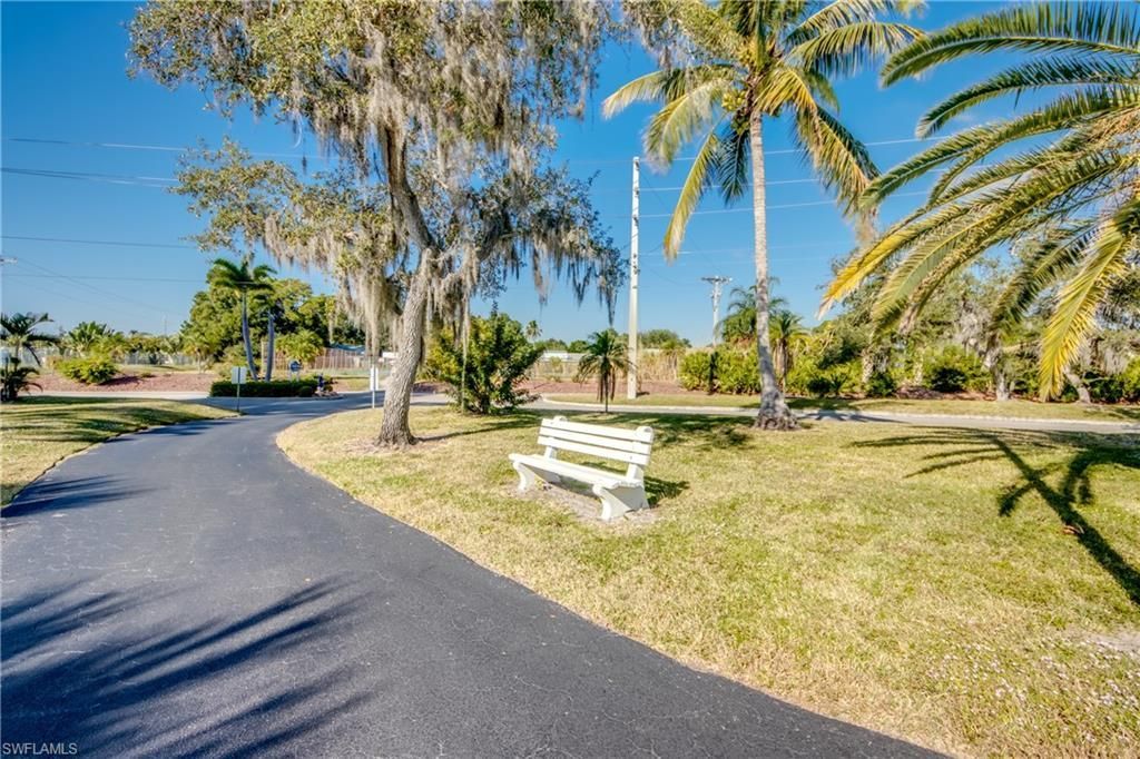 7001 New Post Dr, Unit 4, North Fort Myers, FL 33917 Photo