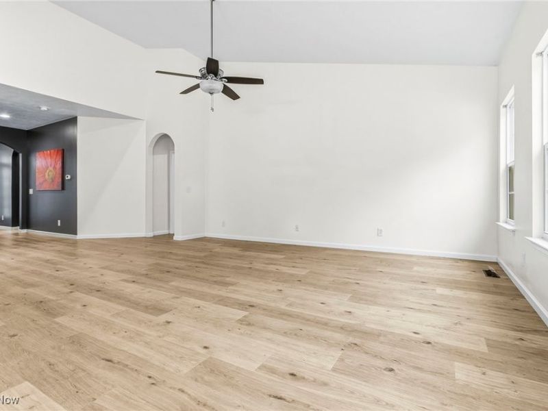 7606 Knollridge Avenue NE, Canton, OH 44721 Photo 12