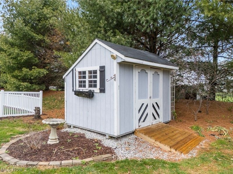 7606 Knollridge Avenue NE, Canton, OH 44721 Photo 6