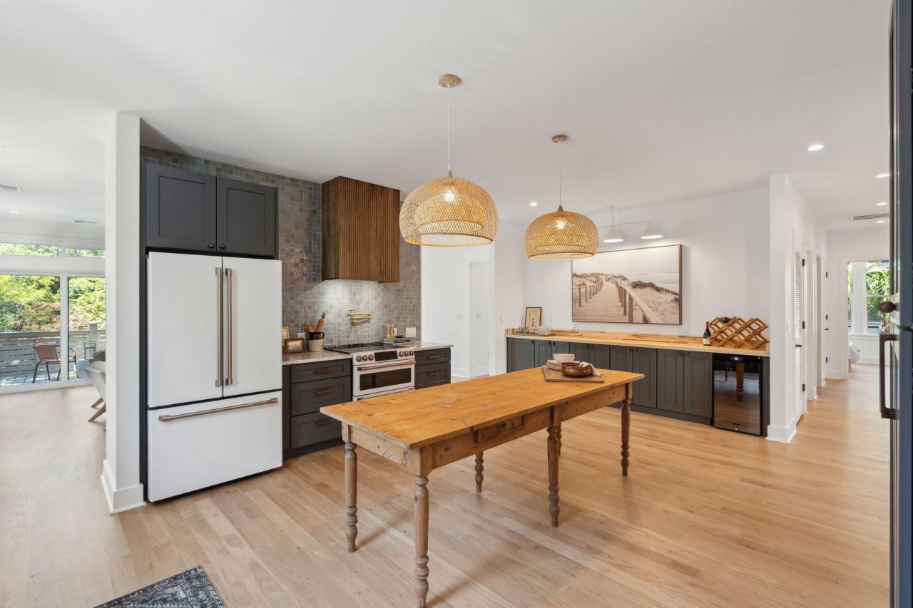 1012 E Erie Avenue Photo 10