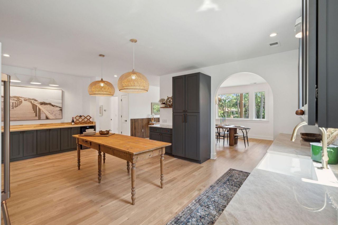 1012 E Erie Avenue Photo 14