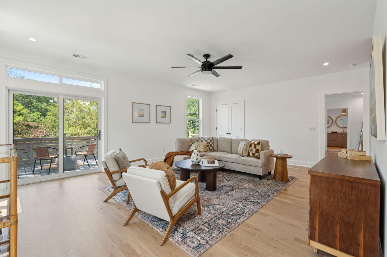 1012 E Erie Avenue Photo 17