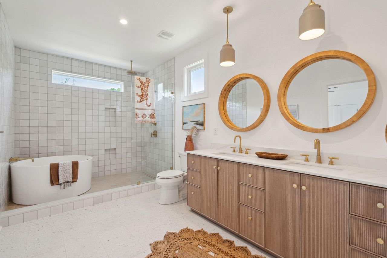 1012 E Erie Avenue Photo 21