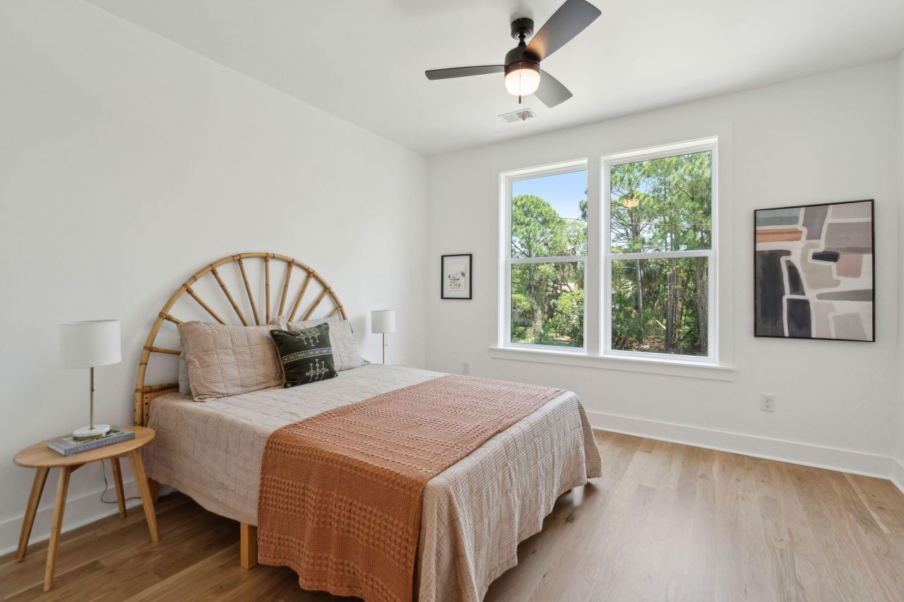 1012 E Erie Avenue Photo 23