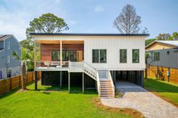 1012 E Erie Avenue photo 4