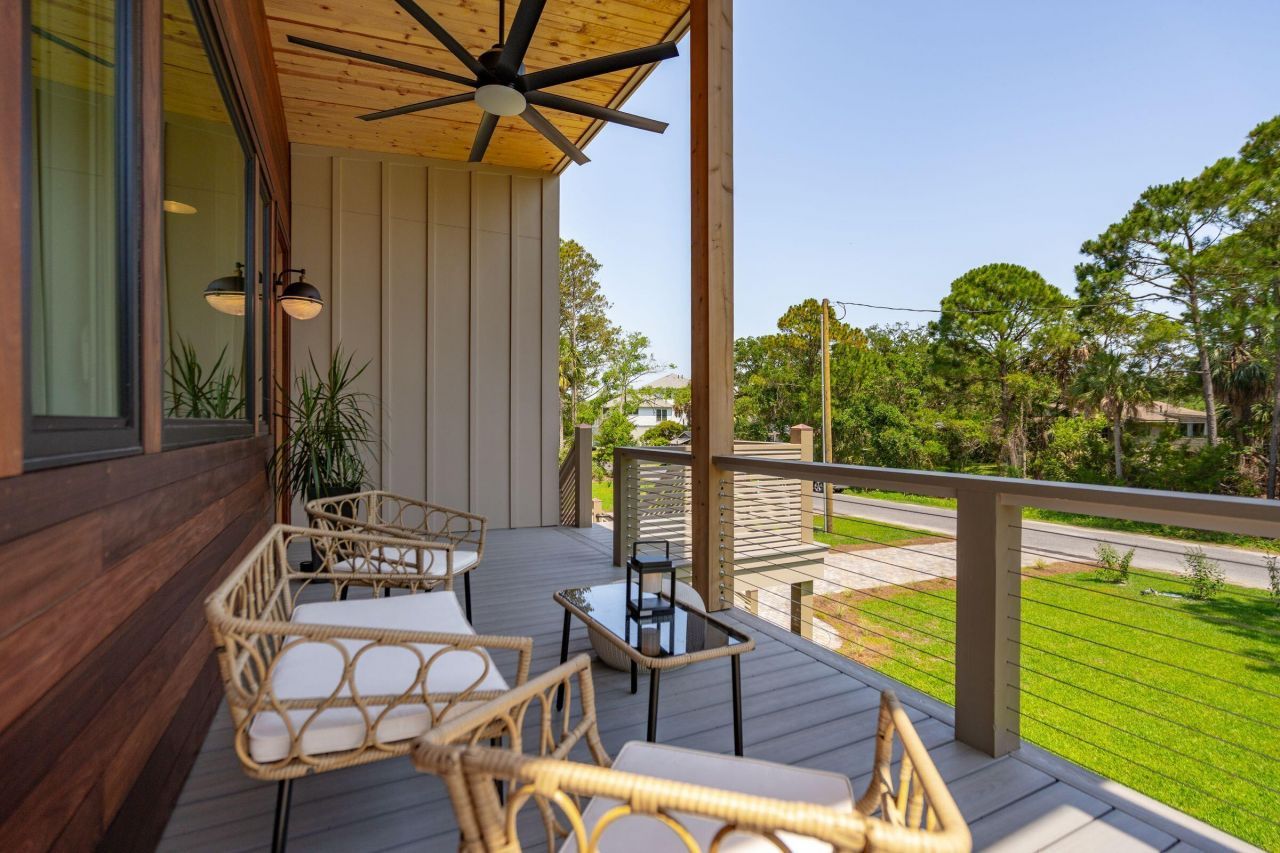 1012 E Erie Avenue Photo 6