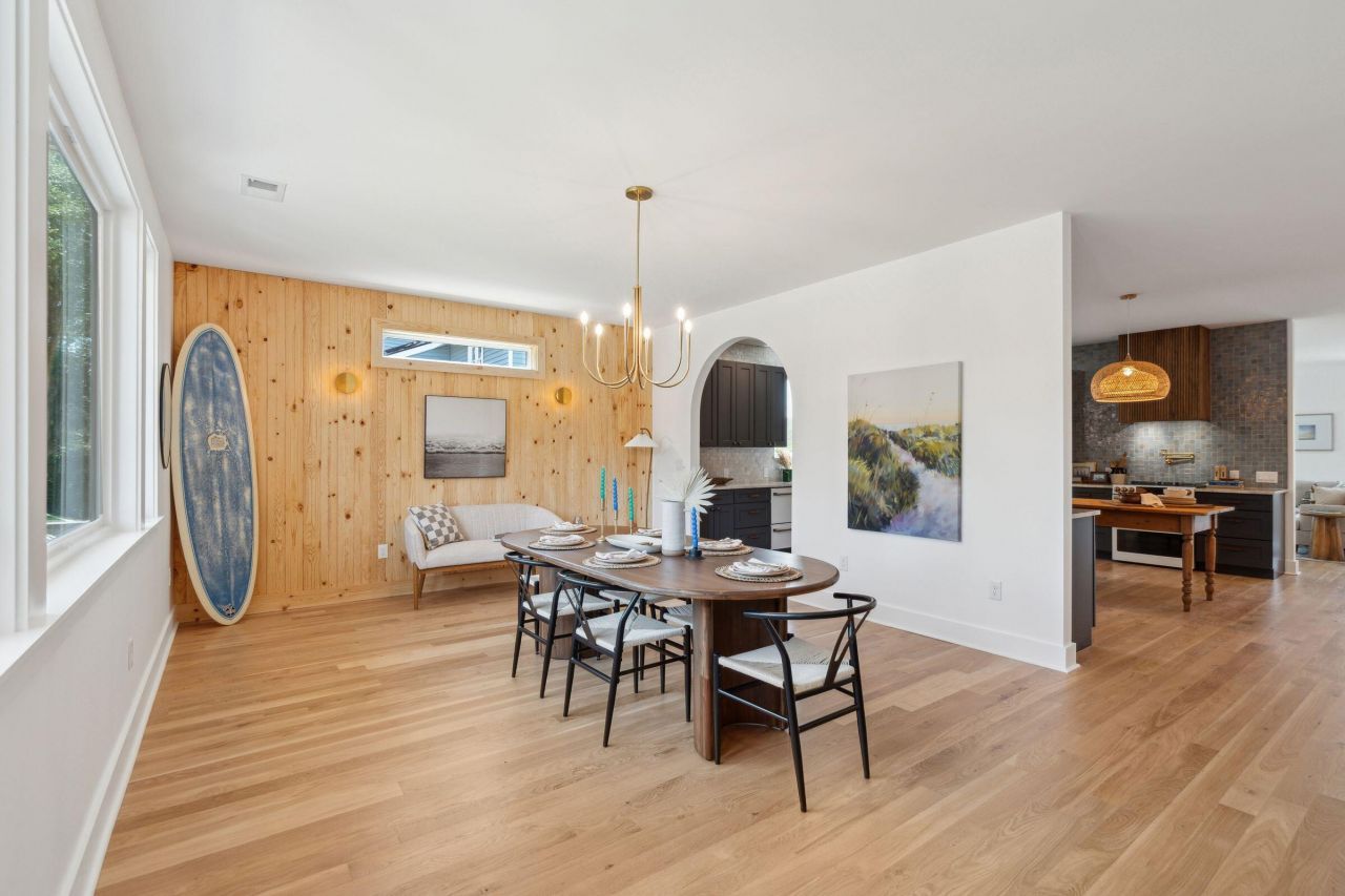 1012 E Erie Avenue Photo 8