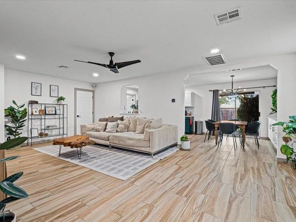 120 Hillhouse LN, Manchaca, TX 78652