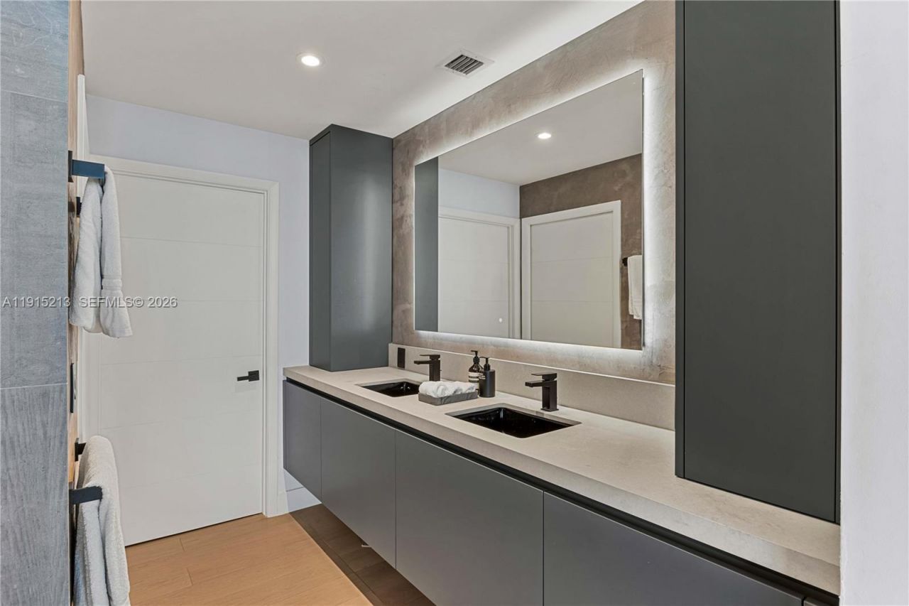 2020 N Bayshore Dr, Unit 2401, Miami, FL 33137 Photo