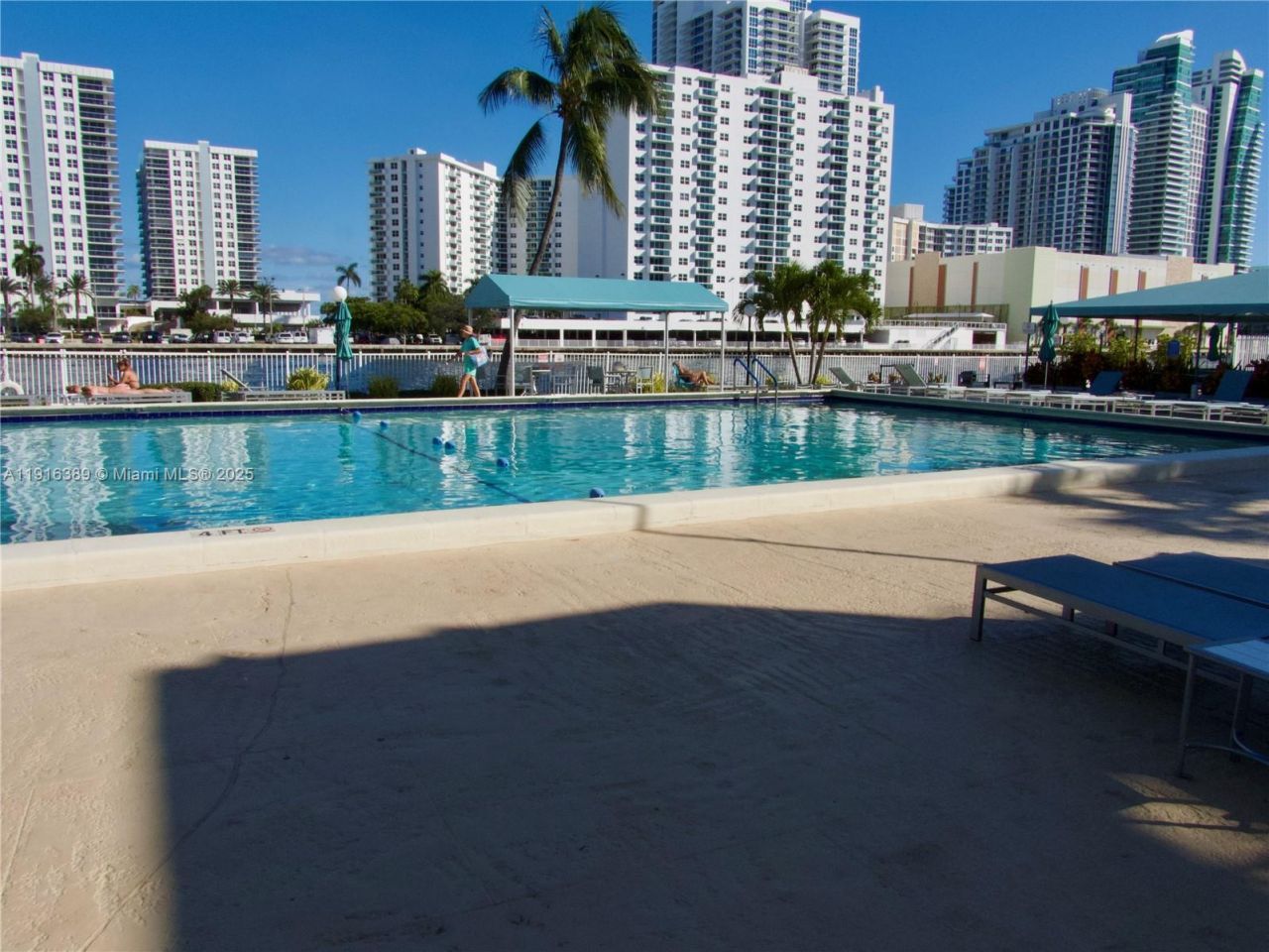 800 Parkview Dr, Unit 402, Hallandale Beach, FL 33009 Photo