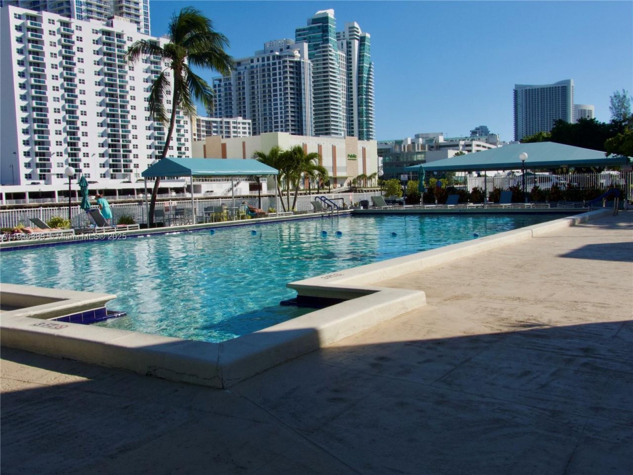 800 Parkview Dr, Unit 402, Hallandale Beach, FL 33009 Photo