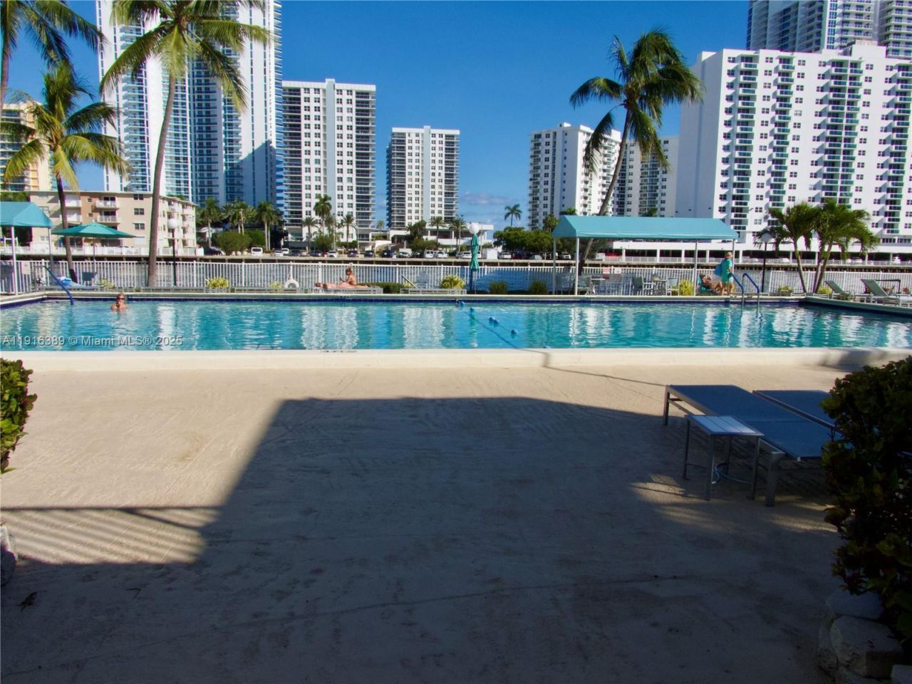 800 Parkview Dr, Unit 402, Hallandale Beach, FL 33009 Photo