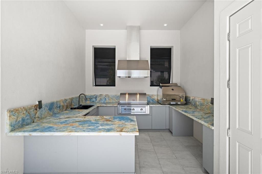 2272 Oakes Blvd, Naples, FL 34119 Photo
