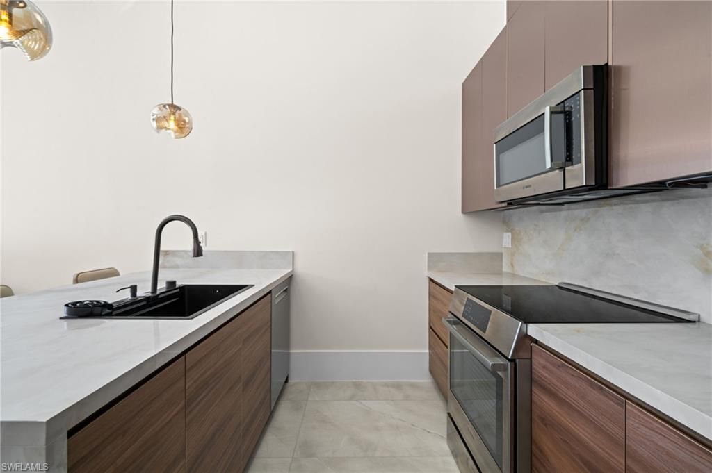 2272 Oakes Blvd, Naples, FL 34119 Photo